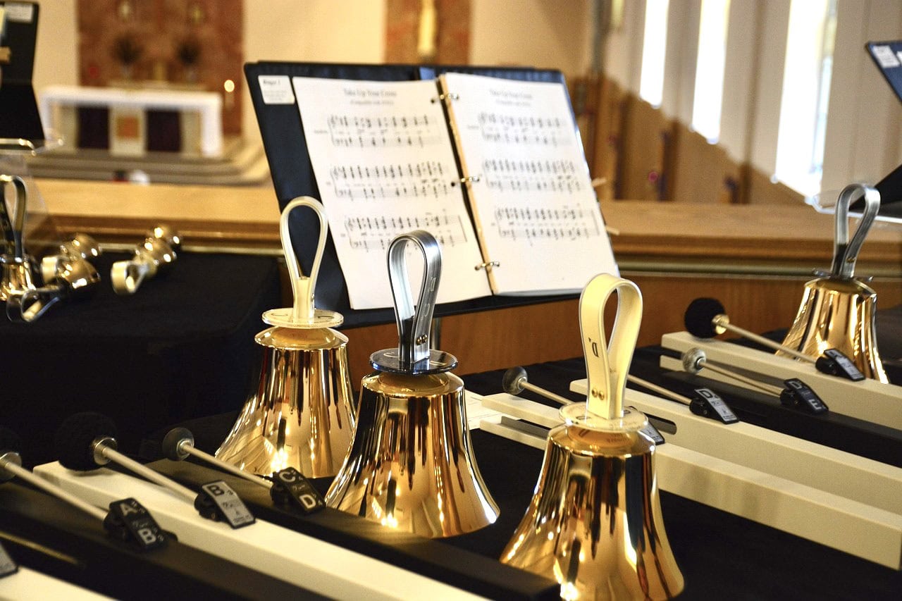 68ab78c3c7914_handbells-2793510_1280 2
